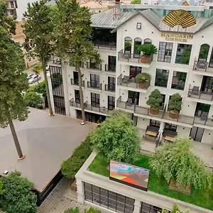 Mandarin Club House Hotel